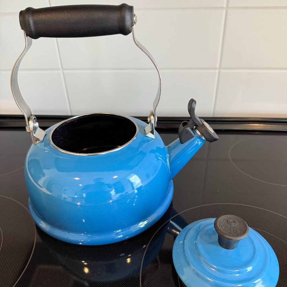 Le Creuset Classic Enamel 1.6L Kettle Marseille Blue Tea Pot Teapot (used < 8x)